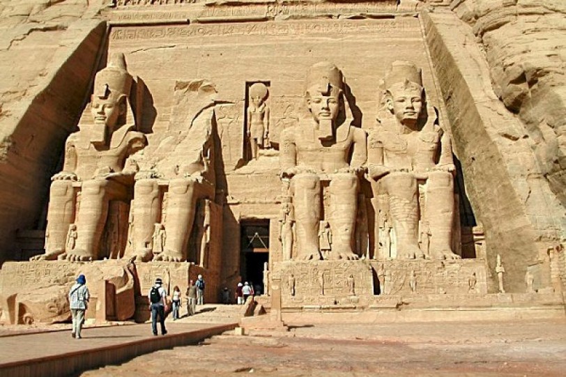 اكتشاف جزء من تمثال ملك فرعوني بمصر