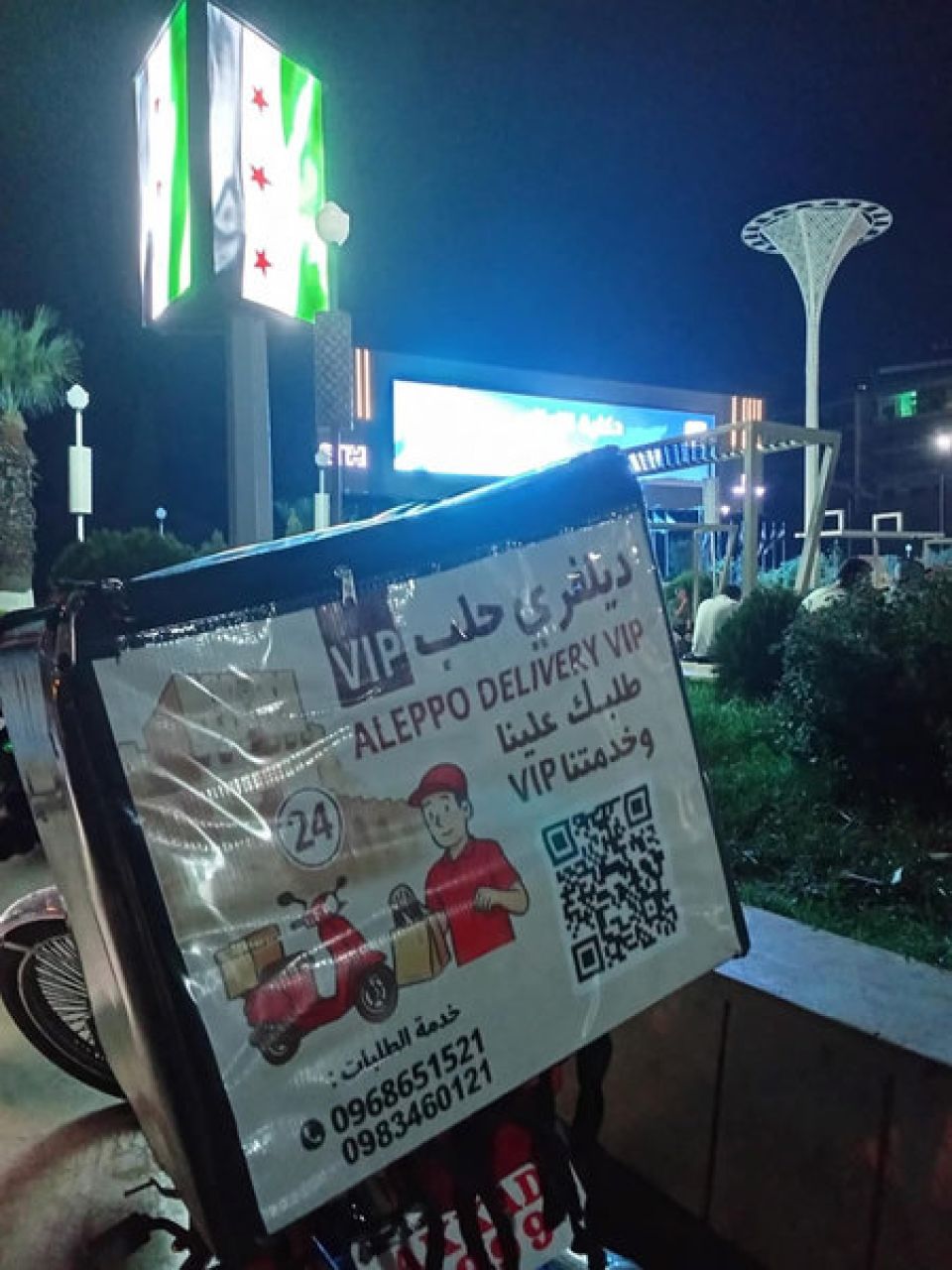 على عجلتين... شباب دمشق يطاردون لقمة العيش بلا مظلة حماية