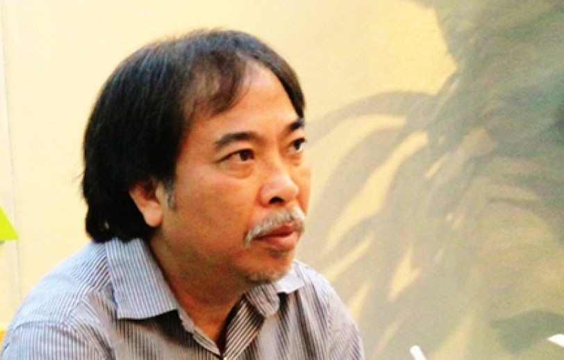 النسوة يستقِين الماءَ من النهر