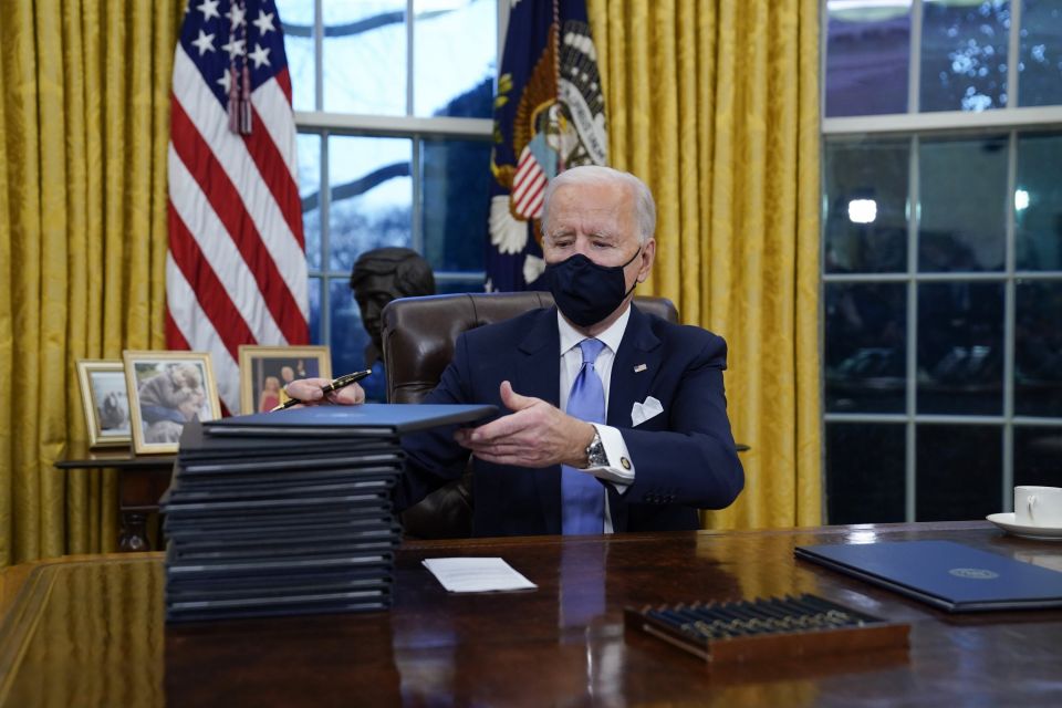 الرئيس الأمريكي والأمرالتنفيذي المنتظر..