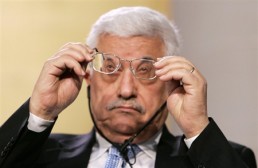 محمود عباس يعلن استقالة فريق المفاوضات الفلسطيني
