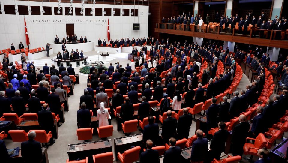 البرلمان التركي يصادق على إعلان الطوارئ بالمناطق المنكوبة لمدة 3 أشهر
