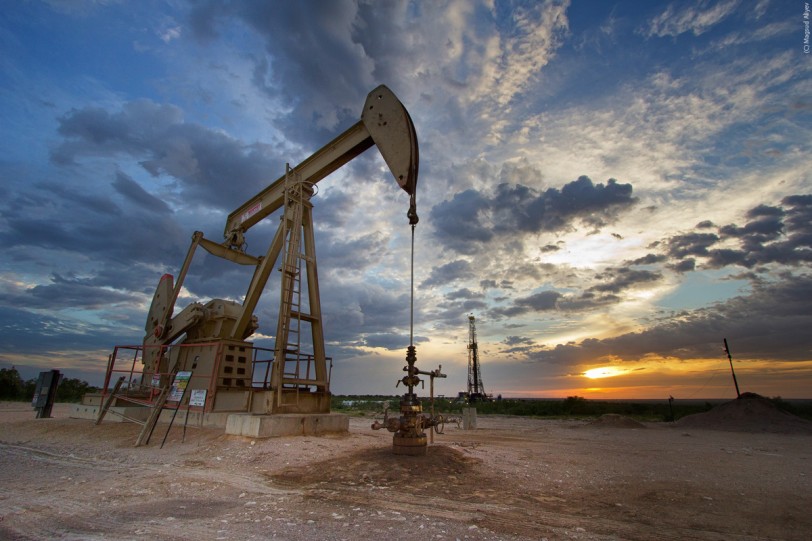 السعودية وروسيا توقعان اتفاقا بشأن النفط وقد تكبحان الإنتاج