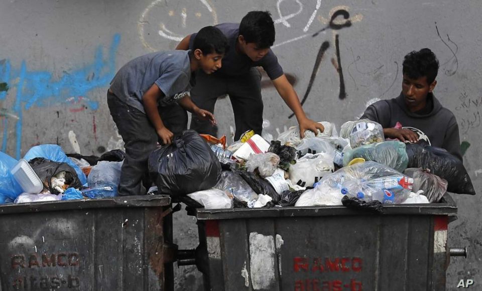 بصراحة ... حتى النبش بالقمامة عليه ضريبة