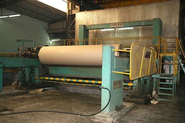 عمال من معمل الورق بدون رواتب!