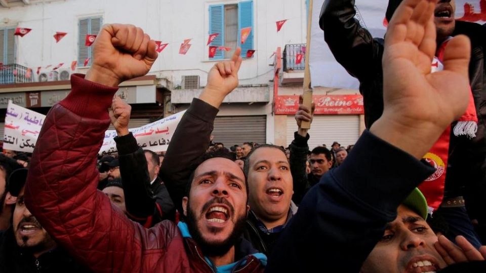 أزمة تونس: عندما تتبدل الوجوه لا السياسات