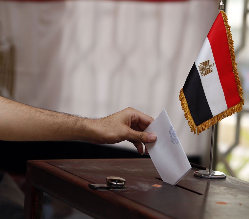 طوابير الخارج.. وانتخابات الداخل