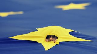 تكثيف المشاورات لـ&laquo;تحسين&raquo; أداء منطقة اليورو