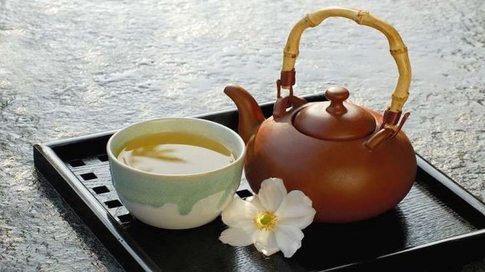 الشاي الأخضروالعظام