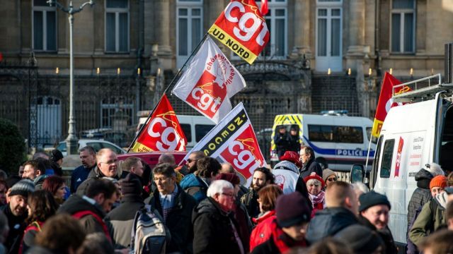 نقابة العمال في مرفأ مرسيليا تعلن رفض تعبئة حمولة أسلحة مرسلة للسعودية!