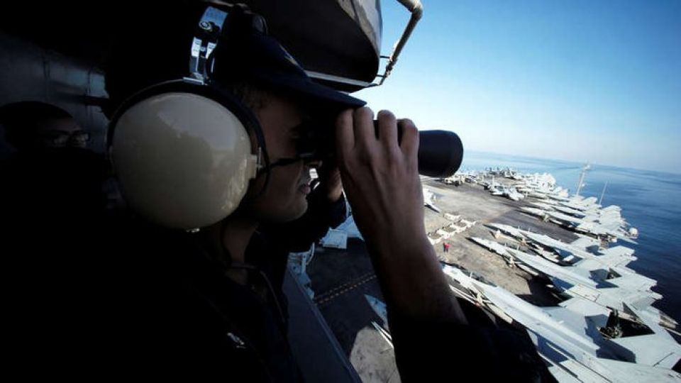 الدفاع الإيرانية تنفي ضرب حاملة الطائرات الأمريكية في الخليج بصواريخ