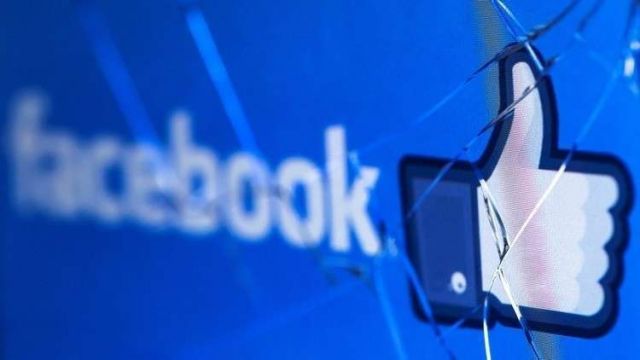 مطورو «فيسبوك» سربوا بيانات ملايين المستخدمين