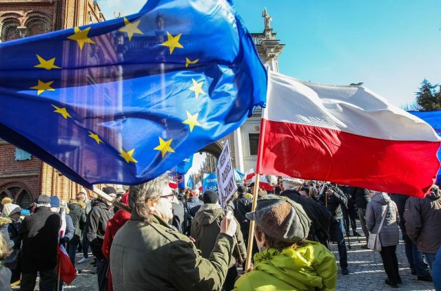 بولندا تلعب بالنار