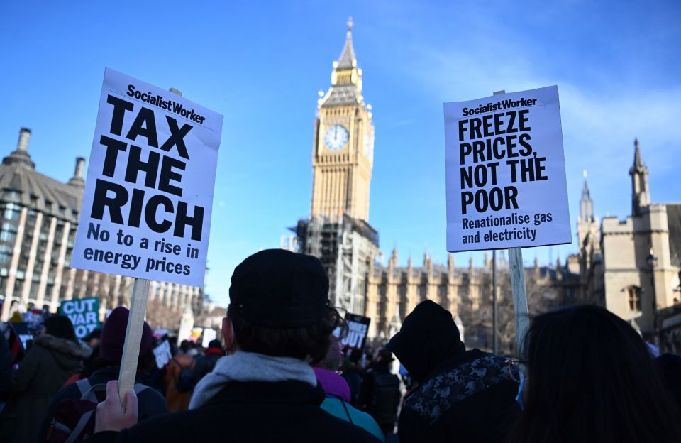 مظاهرات تشعل بريطانيا بعد رفع أسعار الطاقة 54%
