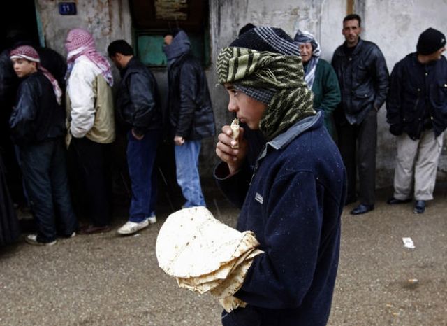 في الحسكة رغيف الخبز حسب الولاءات