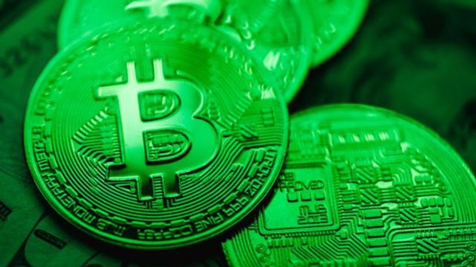 صعود طفيف للعملات المشفرة مع توقعات بخفض الفائدة الأمريكية