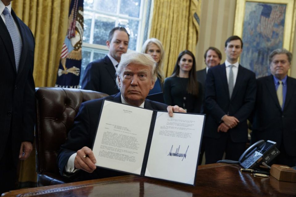 هل وصلكم نبأ الاستراتيجية الأمريكية الجديدة؟