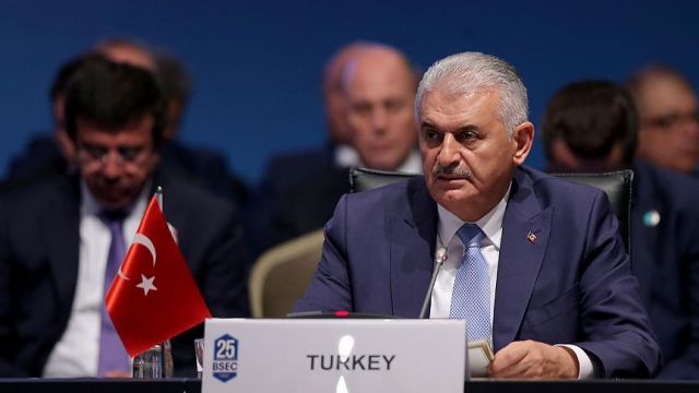 &quot;قد تكون هناك أحيانا مشاكل وخلافات سياسية بين دولنا، لكنها مؤقتة&quot;