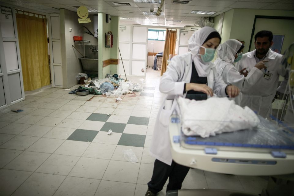 عمال النظافة في المشافي واقع مؤلم