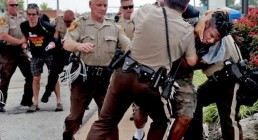 الشرطة الأمريكية تقتل شاباً آخر قرب مدينة فيرغسون المشتعلة بالاحتجاجات