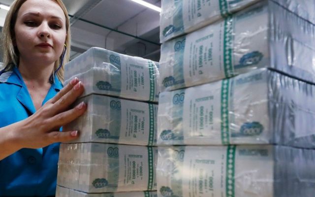 موسكو: أكثر من 50% من مبادلاتنا مع إيران بعيدة عن الدولار