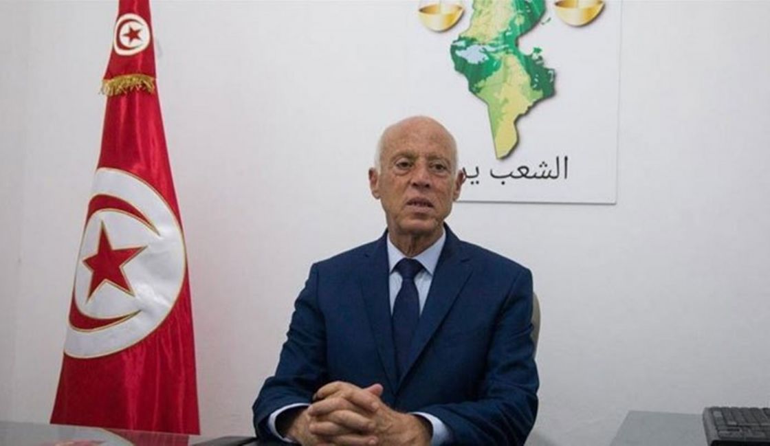 البريد المشبوه: «خالٍ من مواد خطرة» وفق النيابة العامة، وترافَقَ مع «إغماء موظفة» وفق الرئاسة التونسية