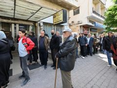 العمال محتارون  بين الأسعار والأجور