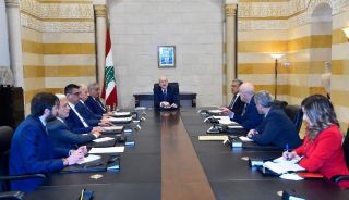 الحكومة اللبنانية: "لم نعد نتحمل" النازحين السوريين، و"ما عنا مازوت" وهم "يقبضون بالدولار"!!