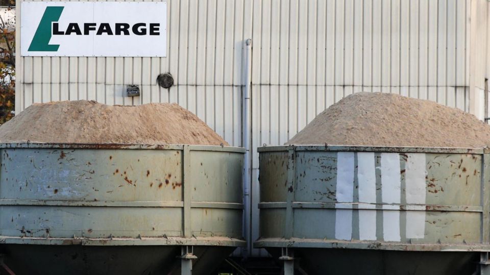 لافارج الفرنسية... كبش فداء التعاون الاستخباري الغربي مع داعش