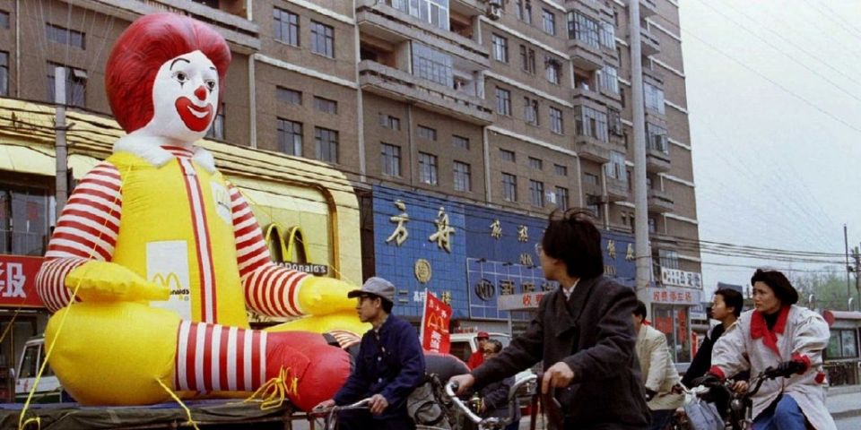 الثقافة السائدة والمصالح الطبقية... مصادرة ثقافات الشعوب وتسليعها