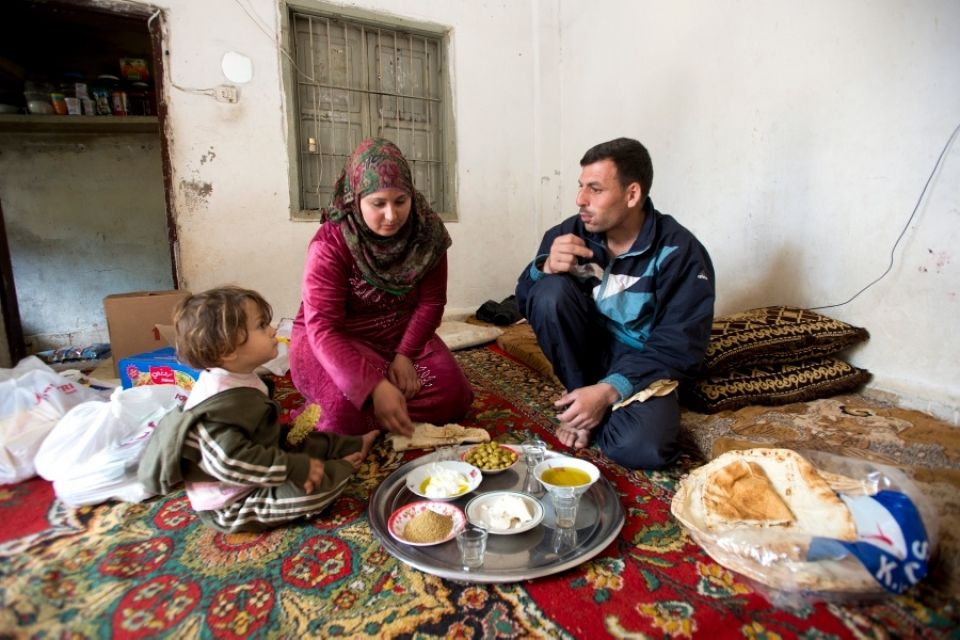 بصراحة: الحكومة ليست  مسؤولة عن الفقر؟!