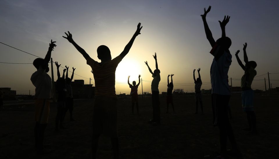 لقاء الماضي والمستقبل: أن يكون الإنسان حيّاً