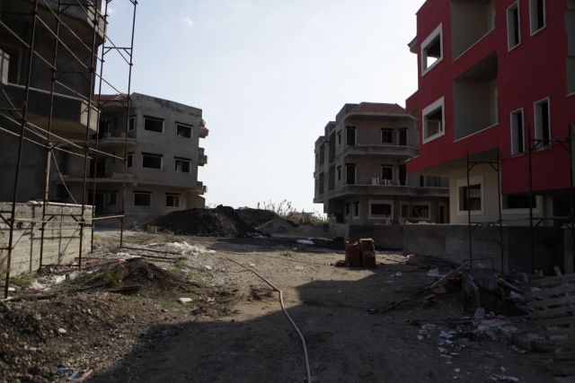 منازل الإسكان الجديدة: بكم تبيعنا الحكومة أرضنا؟