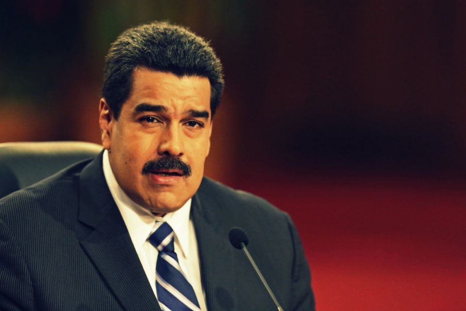 فنزويلا بحاجة للبدء باستخدام سلة عملات لدى بيع النفط