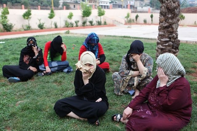 أفراح مؤجلة.. وطقوس زواج «غير مألوفة»!