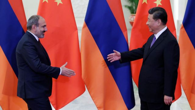 القوى الصاعدة تحمي تخومها... وتبنيها