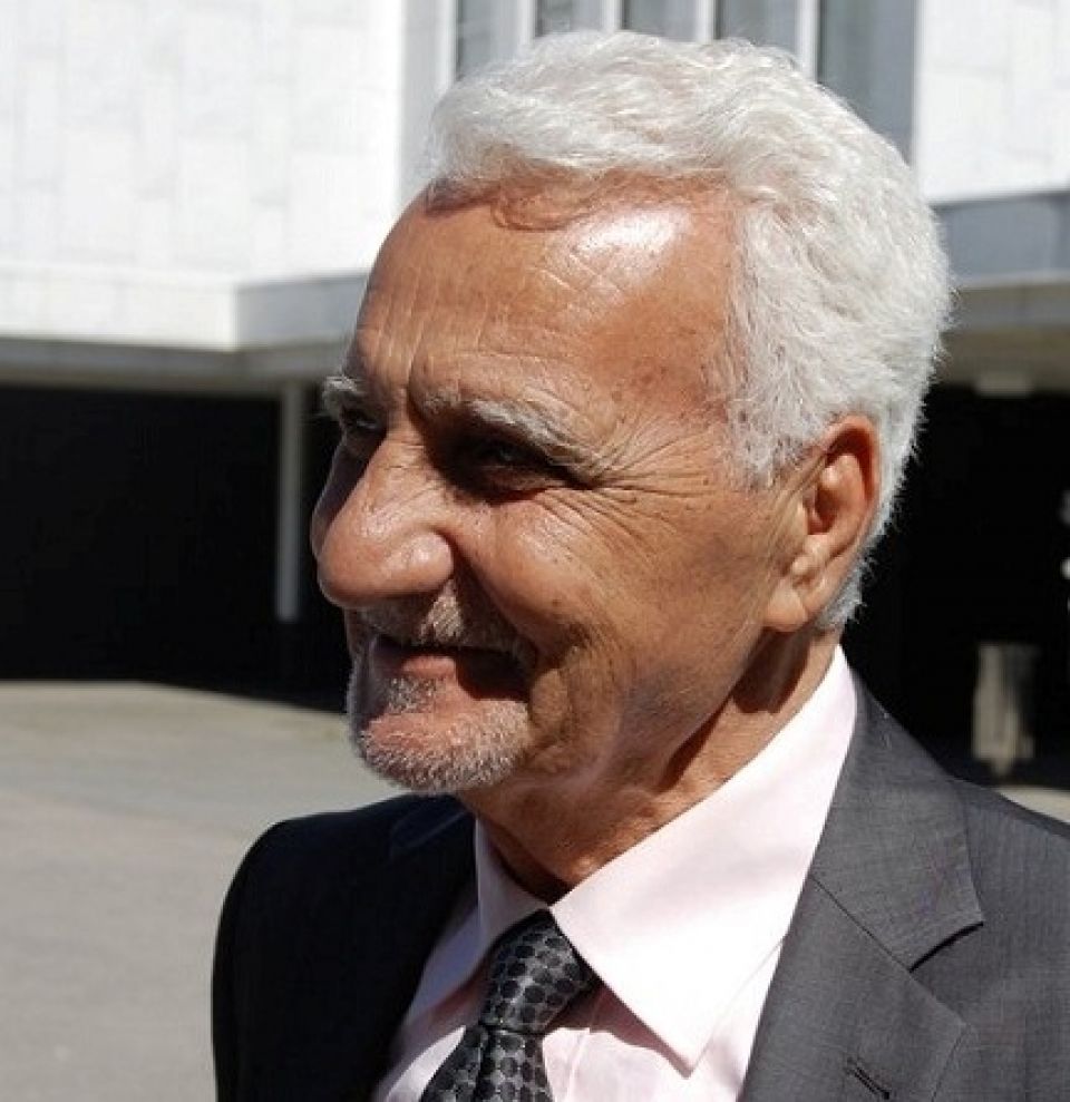 من الذاكرة : وسقطت الأقنعة