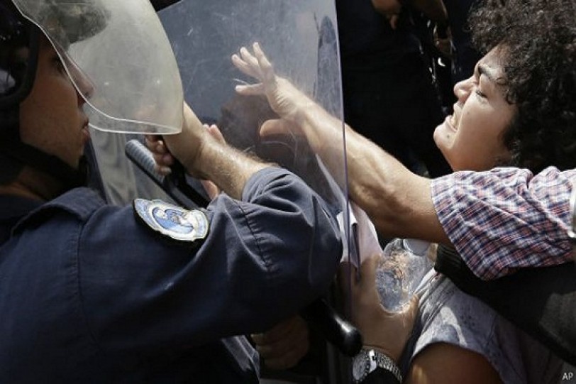 لبنان... اعتقال عشرات المتظاهرين