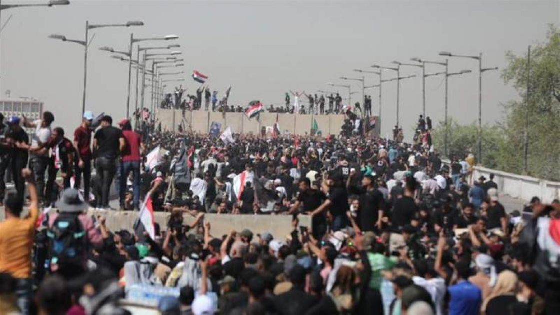 بغداد: تزايد أعداد الإصابات بصفوف المتظاهرين والعسكر في المنطقة الخضراء