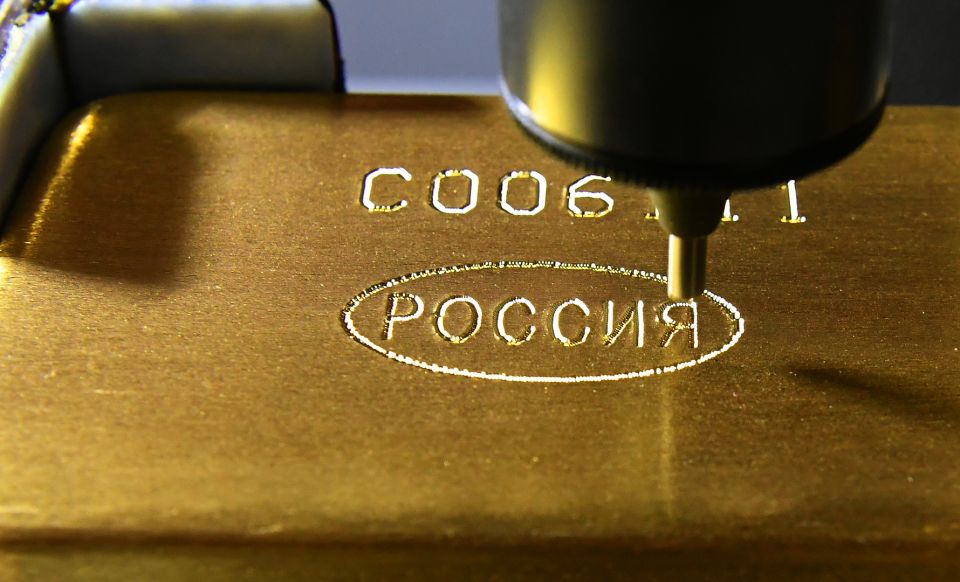 سويسرا اشترت أطناناً من الذهب الروسي الشهر الماضي