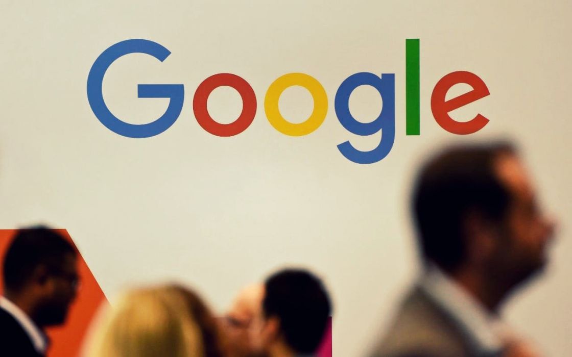 «غوغل» تنفي اتهامات بطء الأنظمة