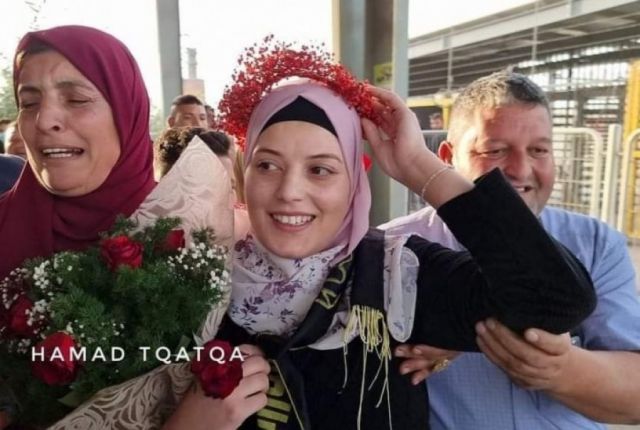 أقدم أسيرة بفلسطين تنتصر وتنتزع حريتها من سجون الاحتلال