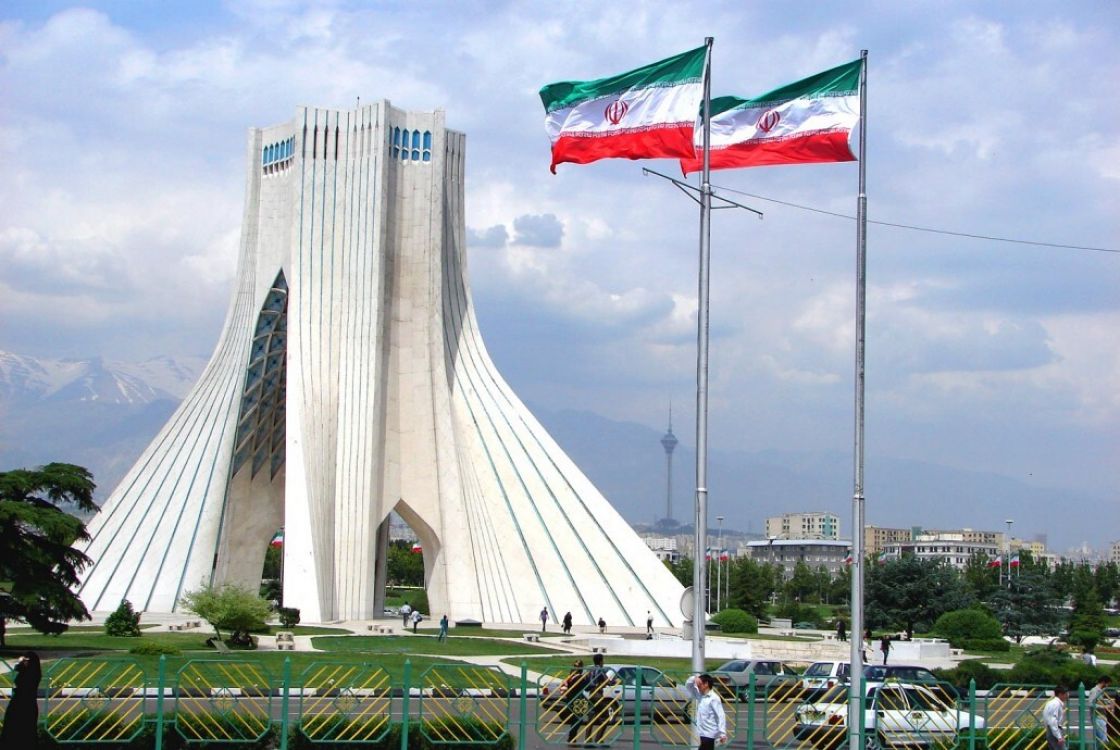 طهران تحذر من أن أي ضربة أمريكية قد تشعل &quot;حربا بكل المقاييس&quot;