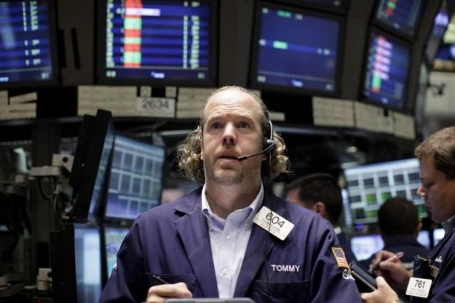 انفجار مالي&nbsp;  (يتربص عند زاوية الطريق)!