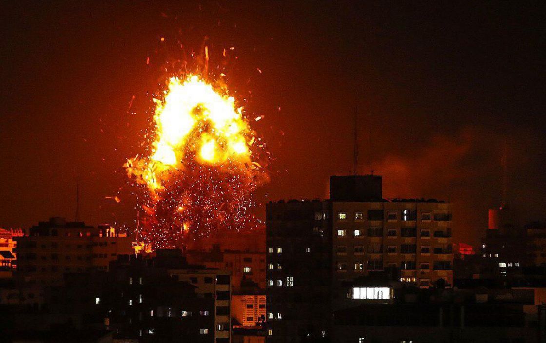 طيران العدوّ يقصف موقعين شرق دير البلح وسط قطاع غزة