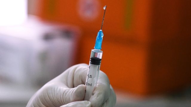 روسيا تطوّر لقاحاً مضاداً للسرطان وستبدأ إعطاءه للمرضى خلال شهرين