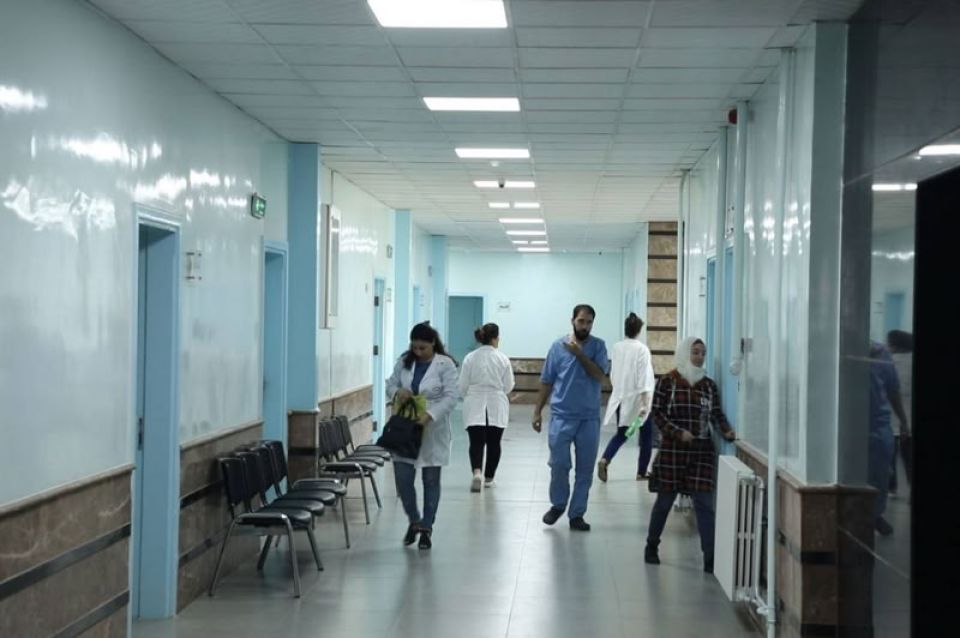 العاملون في القطاع الصحي... وطول انتظار الزيادة في الأجور