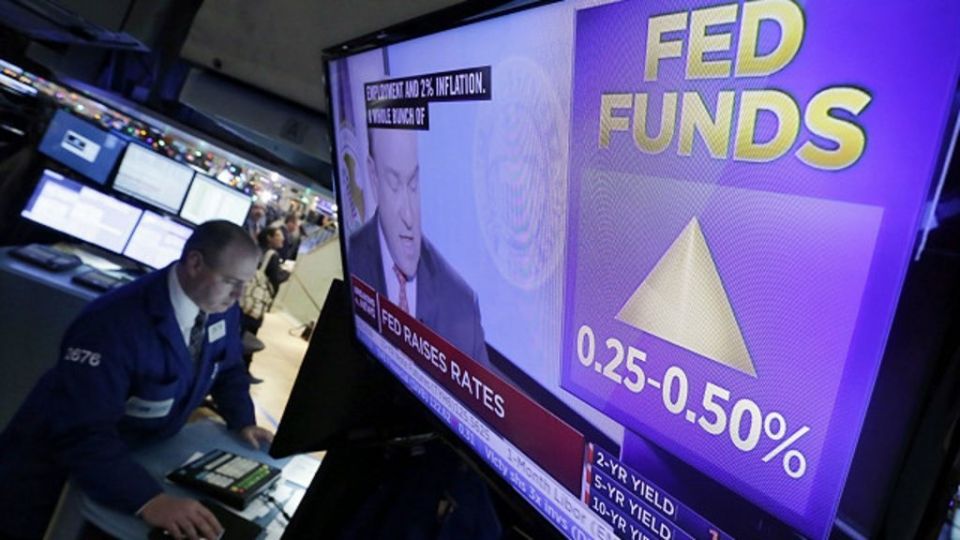 رفع الفائدة.. هل هو إعلان بداية النهاية؟!