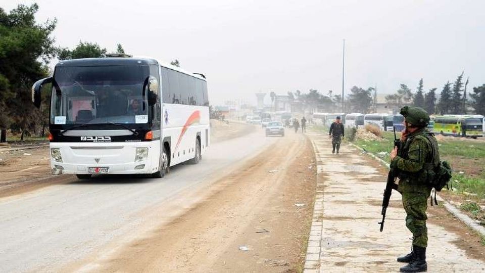 الدفاع الروسية تعلن الاتفاق مع قادة المسلحين على ترك مدينة دوما في الغوطة الشرقية