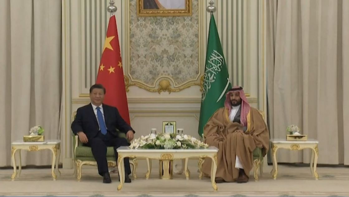 اتفاق صيني-سعودي… الدولار ضحية التبادل بالعملات المحلية